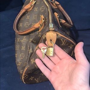 Louis Vuitton speedy 30